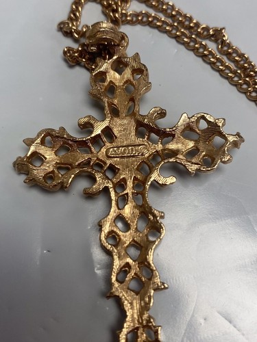 Vintage verzierter Kreuz Anhänger Halskette Avon, roter Cabochon synthetischer Rubin. Große - Bild 6 von 8