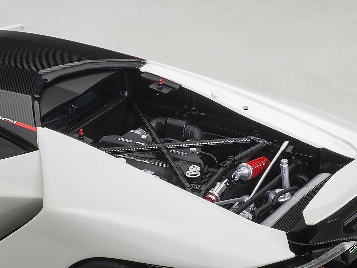 LAMBORGHINI CENTENARIO COUPE LP770-4 SOLID WHITE 1:18 by AUTOart