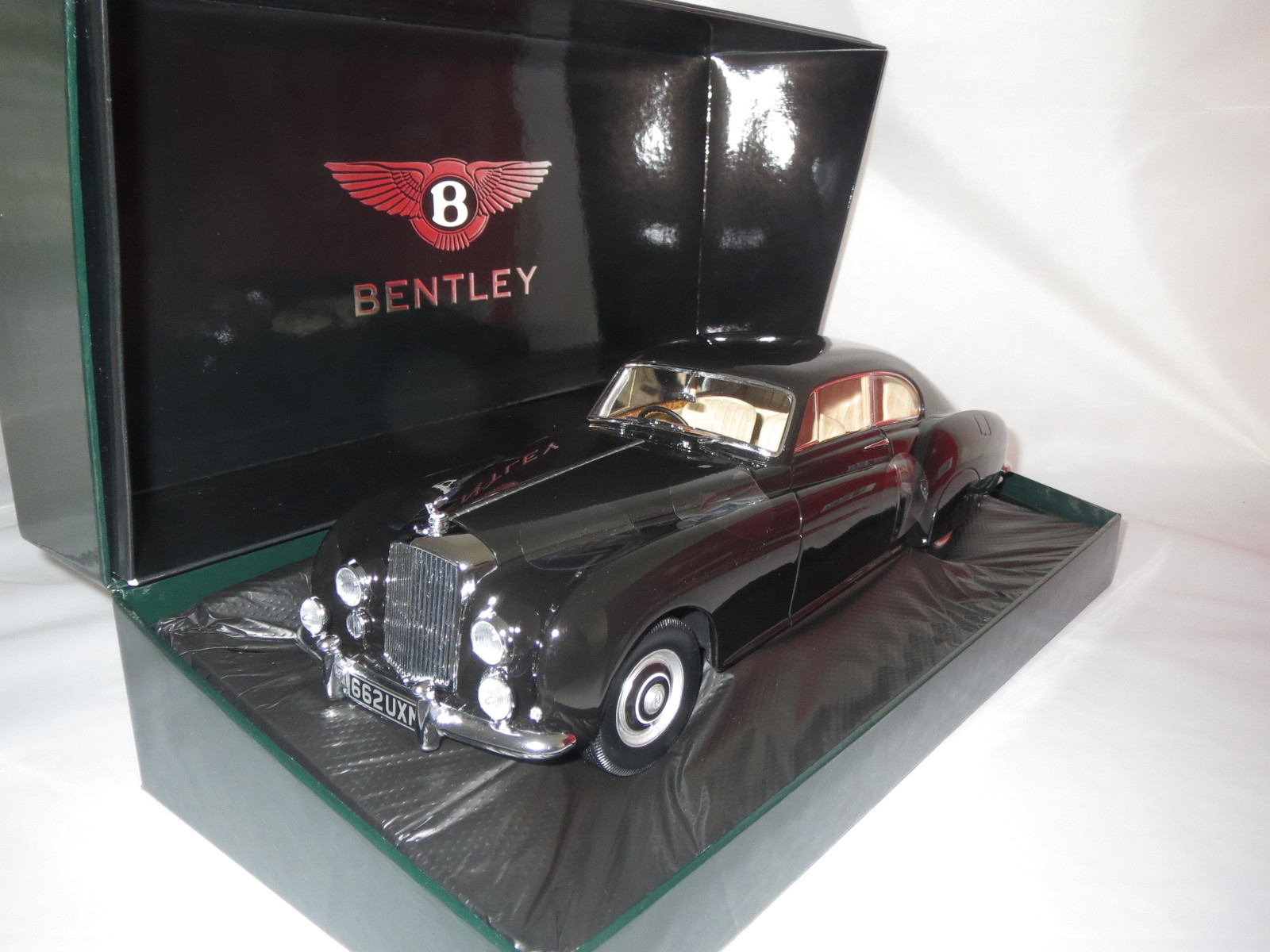 Minichamps 100139420 Bentley r-type continental (Noir) 1954 1 18 OVP Minichamps 100139420 Bentley r-type continental (Noir) 1954 1 18 OVP