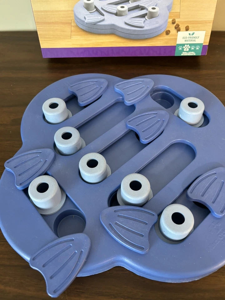 Rompecabezas interactivo de golosinas Nina Ottosson Hide N' Slide para perro nivel 2 Outward Hound Foto 3 de 4