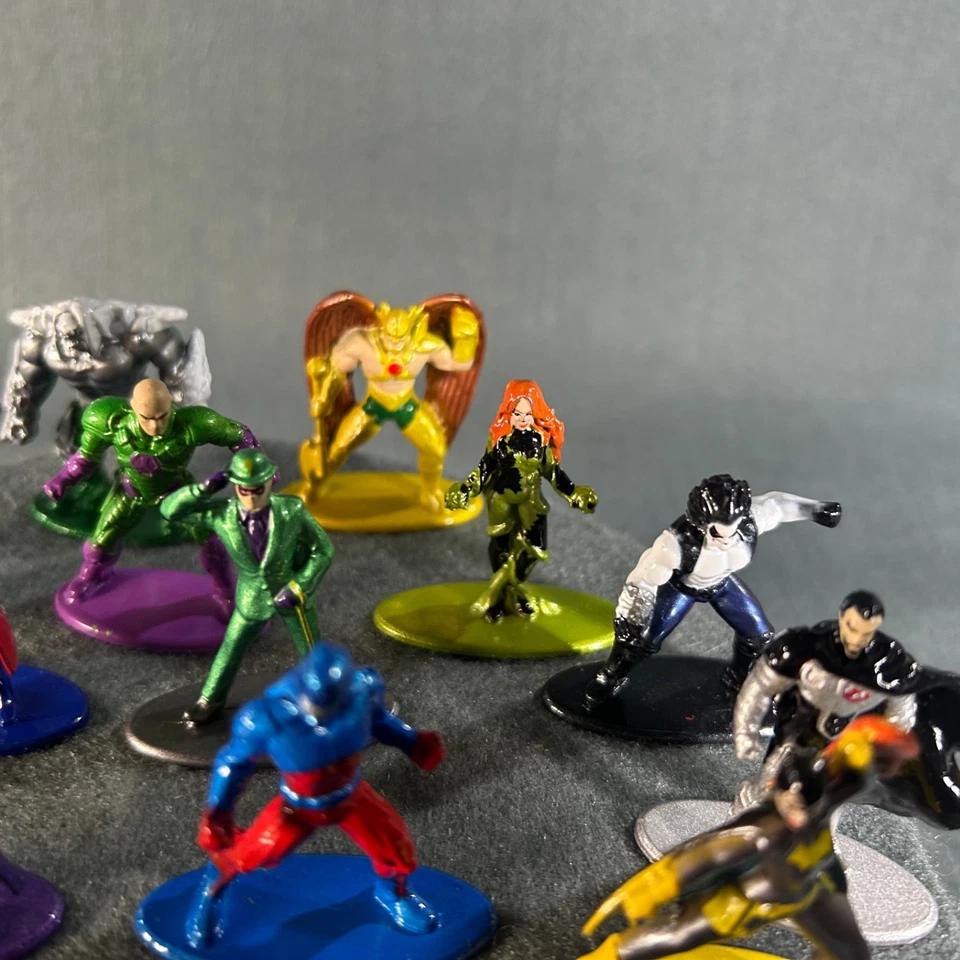 DC Comics Nano Metalfigs Лот товаров с Мини-фигурками Jada Toys Бэтмен Супермен Чудо-женщина - Изображение 4 из 4