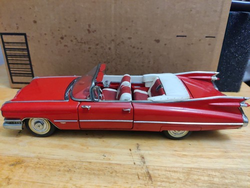 Danbury Mint 1959 Cadillac Series 62 Convertible 1:24 Diecast Car - Picture 2 of 9