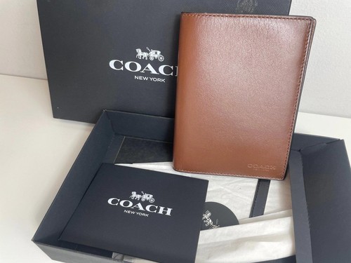 Coach Reisepass Kartenetui Braun Leder Neu mit Box
