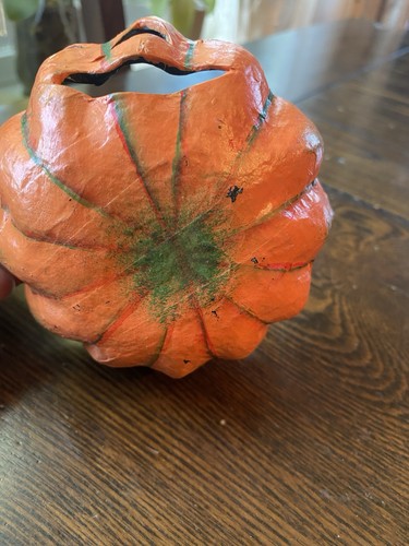 Cesto vintage in cartapesta zucca Jack o' Lantern manico lungo Halloween - Foto 4 di 5