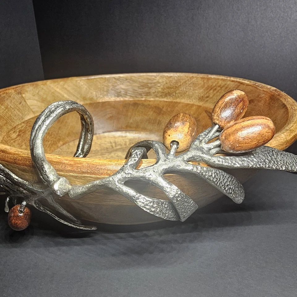 Torta de lama - Tigela de madeira para servir/salada com folhas de azeitona de estanho e colheres combinando - Imagem 3 de 4