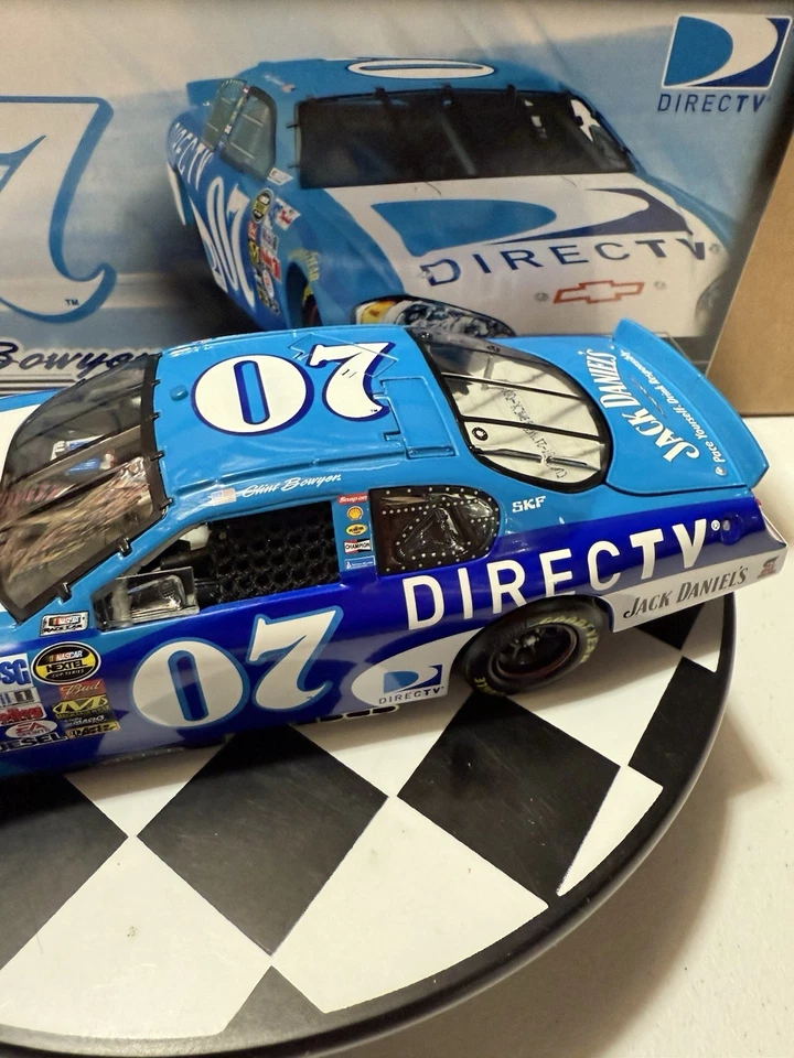RARE* Clint Bowyer #07 DIRECTV 2007 GM DEALERS EXCLUSIVE 1/24 Diecast 180 MADE! - Image 4 of 4