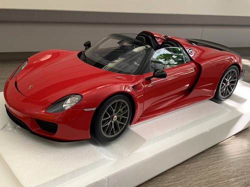 Porsche 918 Spyder Weissach Package Maßstab 1:12 AUTOart OVP NEU - Picture 6 of 12