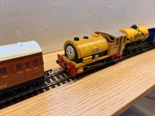 HORNBY R9074 THOMAS & BILL ELECTRIC TRAIN SET Boxed Good Condition See Images - Picture 7 of 16