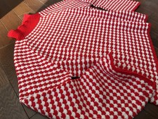 Women s Size Medium, Beautiful Red and White Valentine s Sweater