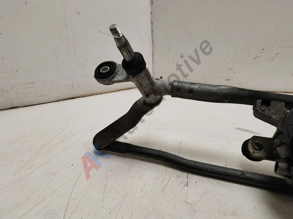 Fiat Panda MK3 2011-2024 Scheibenwischermotor und Gestänge vorne - Bild 2 von 4