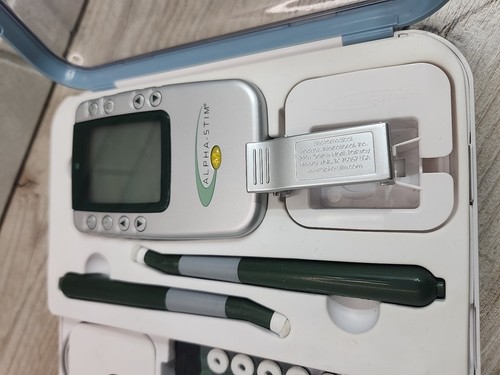 Alpha Stim M combined microcurrent & cranialelectrotherapy stimulators - Imagen 4 de 5