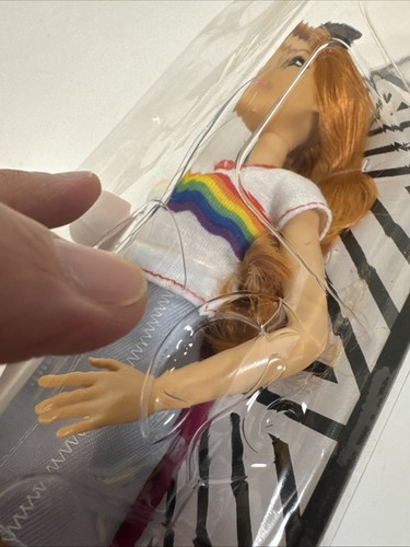 2018 Fashionistas 12" Doll #122 Caucasian Barbie in White Rainbow Top FXL55 New - Picture 11 of 11