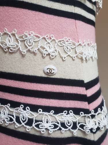 Chanel Ivory, Pink, Black Striped w/ Lace Applique Cashmere Dress Sz 46 - Picture 4 of 8