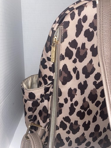 ¡Nuevo lanzamiento!  "Mini bolsa de pañales Itzy Ritzy leopardo mochila 16""x 9""x 6" - Imagen 6 de 18