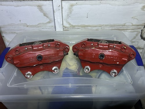 350Z Front Brembo Calipers with Brake Pads - Picture 3 of 4