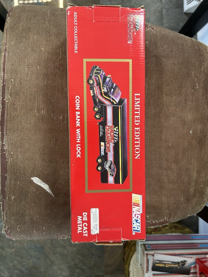 Alan Kulwicki #7 Hooters Racing Champions 1993 diecast 1:64 Transporter Bank Foto 2 de 2