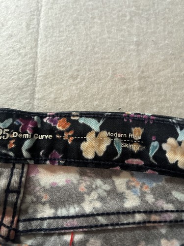 Levi's Demi Curve Black Jeans W25 L32 Women's Skinny Low Rise Floral Pattern - Picture 9 of 15