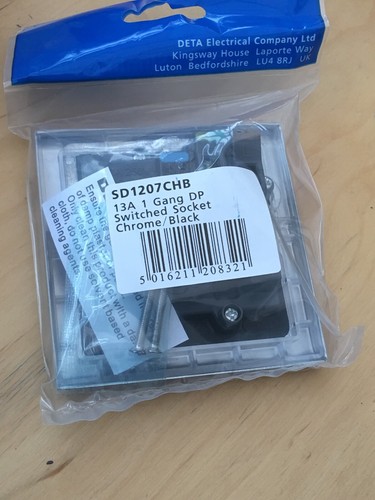 Deta SD1207CHB Switched Socket Outlet 13 Amp 1 Gang Chrome/ Black Insert - Picture 2 of 3