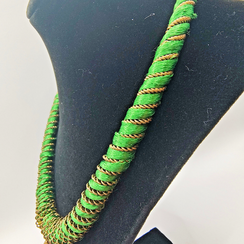 Collar Gargantilla Babero Estilo Tibetano Hilo Verde Tono Latón Espiral y Picos Boho - Imagen 12 de 24