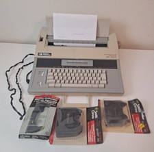 Smith Corona XD5600 Spell Right Dictionary Memory Typewriter w/3 Ribbons & Tape thumbnail