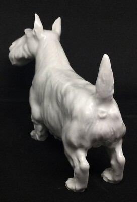 洋書 Meissen Porcelain Dogs 1875-1925 Meissen Blanc De Chine Porcelain Dog Scottish Terrier Figurine