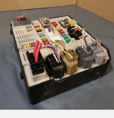 284B60008R--E 519339311 2008-16 Renault Megane MK3 Under Bonnet Fuse Box #119