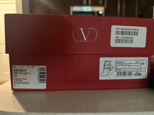 Valentino Garavani Light Ivory Flat Rockstud Thong Sandals 8.5 US / 38.5 ITA NWT - Bild 4 von 5