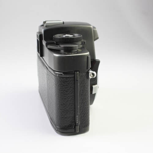 Leica R4 Black 35mm SLR Film Camera *BODY ONLY* - Parts or Leica R4 Black 35mm SLR Film Camera *BODY ONLY* - Parts or
