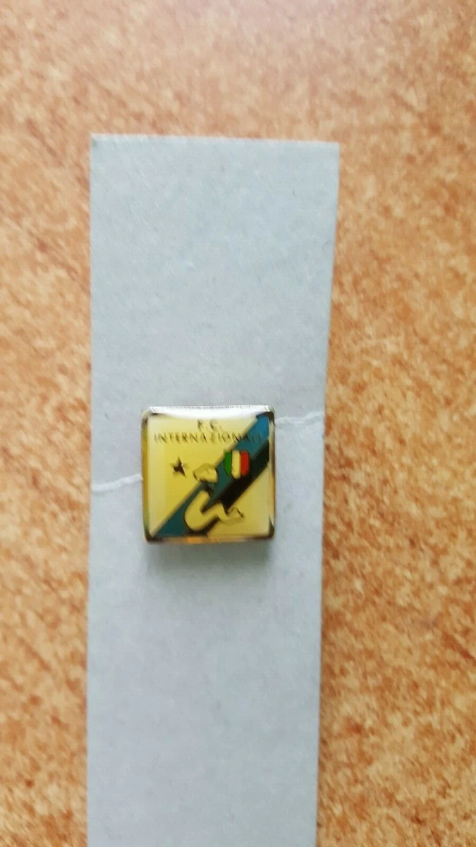 Pin's Inter Milan En Plastique - Années 70 - Occasion