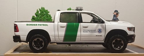 U.S. Border Patrol MotorMax 2019 Ram 1500 Ram Rebel Crew Cab Maßstab 1:24 - Bild 1 von 5