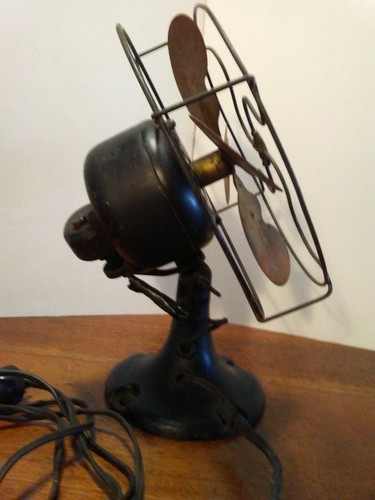 Emerson Jr 9" Oscillator Fan 1926 Red, Black, Brass Badge Screw-On Blade WORKING - Picture 10 of 12