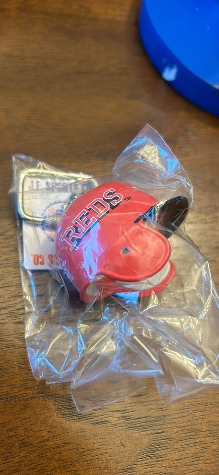 Cincinnati Reds Lil Sports Brats Rare Keychains Sealed 1986 New Old Stock - Image 4 of 4