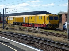 PHOTO  NETWORK RAIL'S MOBILE MAINTENANCE TRAIN DR97501 DARLINGTON RAILWAY STATIO