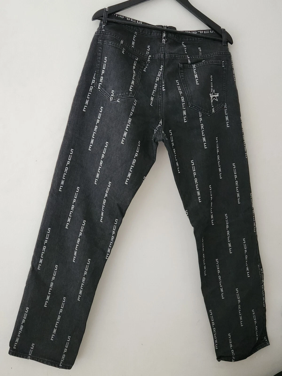Pantalon jean noir FW20 Supreme Logo Rayure Jacquard Regular Jeans taille 32