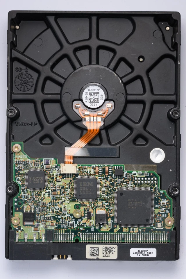 Hitachi Deskstar 40GB IDE Desktop Hard Drive IC07N967335L060AVV207-0 07N9673 - Image 2 of 2