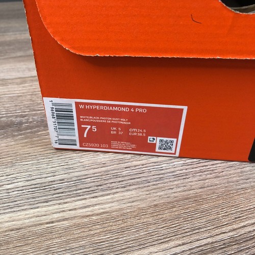 Nike Womens Hyperdiamond 4 Pro Metal Fastpitch Softball Cleats Sz 7.5 CZ5920-103 - Picture 14 of 14