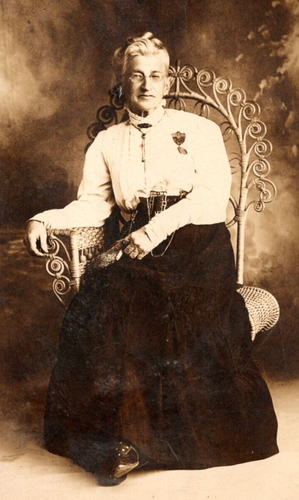 RPPC Clásico Mujer Mayor Vestido Moda Estudio Foto Real Postal ANTIGUA - Imagen 1 de 3