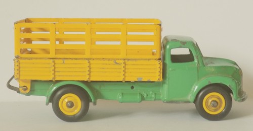 Dinky No.343 Farm Produce Wagon Dodge, Lorry/Truck (c.1964) Rare - Plastic Hubs. - Picture 5 of 10