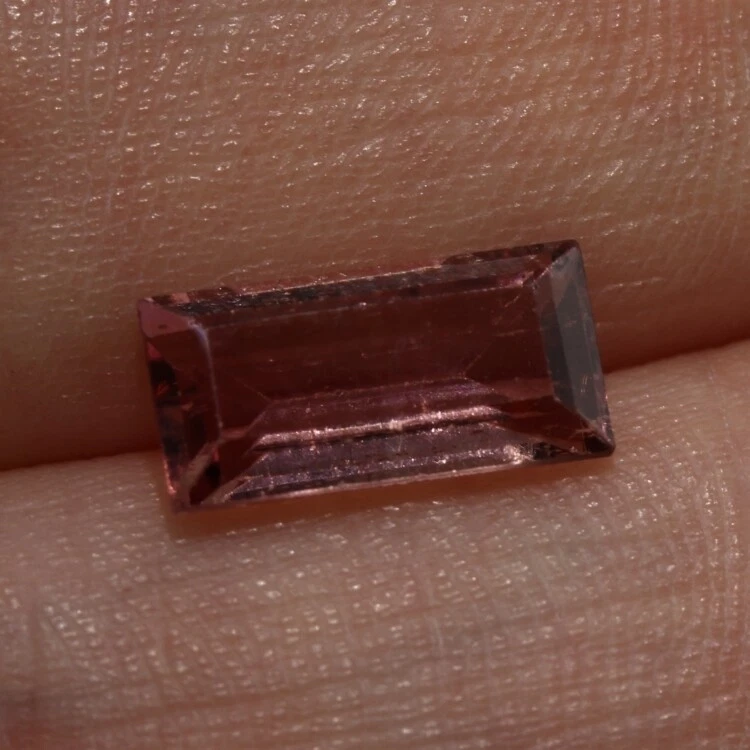 RUBELLITE TOURMALINE 11 x 5.5 MM BAGUETTE CUT F-3660 - Image 4 of 4