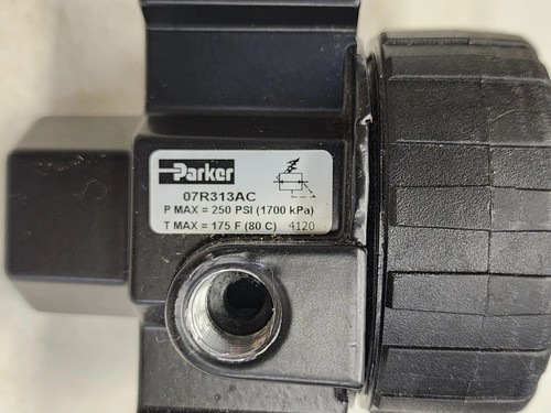New Parker 07R313AC Pneumatic Regulator 1/2" NPT 250psi Max - Picture 3 of 11