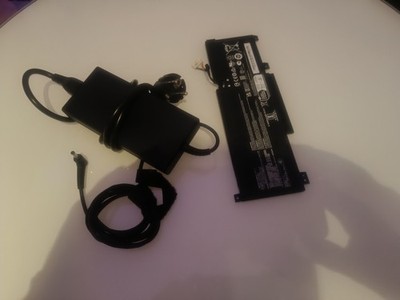 MSI Katana 17 B13VEK-1298 Original Netzteil + Org. Akku Ladekabel Top Zustand 