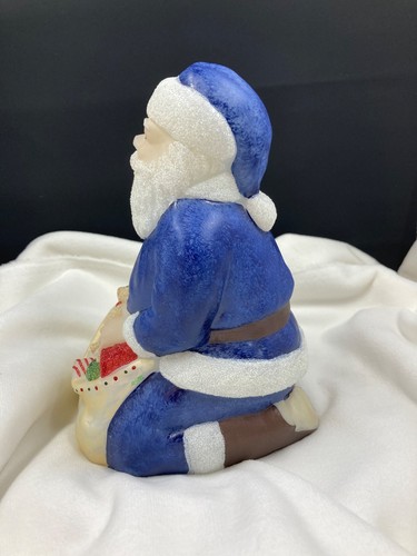Fenton Abrigo Azul Pintado Arrodillado Papá Noel Figura Firmada JK Spindler Raro Navidad - Imagen 4 de 8