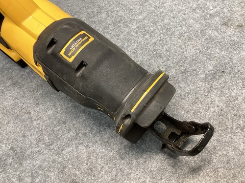 Dewalt 20v MAX XR Brushless Variable Speed Reciprocating Saw DCS382 W/5Ah Batt - Picture 7 of 9