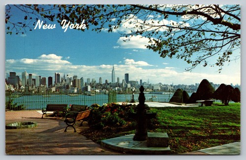 1980 New York Skyline View from Weehawken NJ Vintage Postcard - Picture 1 of 2