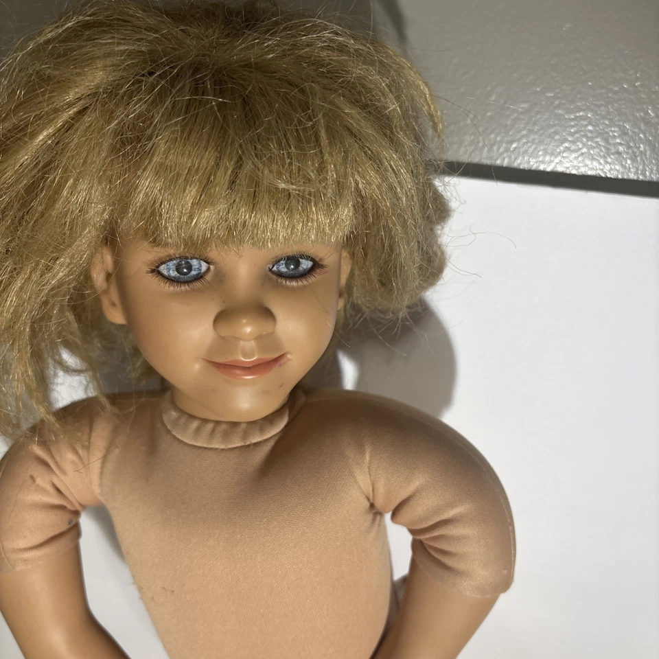 My Twinn Poseable 23" Girl Doll 2007 Blonde Hair Brown Eyes Nude - Image 3 of 4