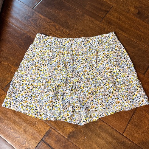Ann Taylor LOFT 2 Shorts Inked Floral High Waisted Pleated Flowy Yellow Boho - Picture 2 of 10