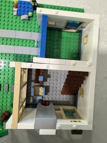 Lego 31012 Creator Family House Complete Set w/ Minifigures & Manuals READ!