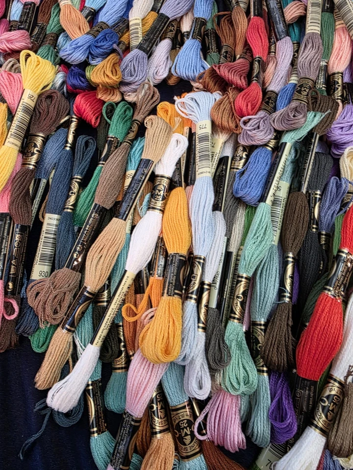DMC Embroidery Floss 152 Skeins Huge Lot 6 Stand Cross-Stitching Set Never Used - Image 3 of 4