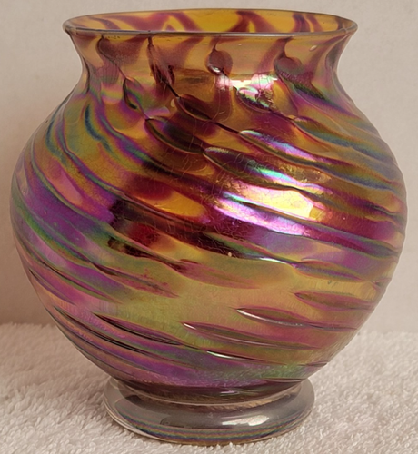 VINTAGE 4" KUNSTGLAS MUNDGEBLASENE IRISIERENDE WIRBELVASE SIGNIERT R. FOSTER '98 - Bild 2 von 8
