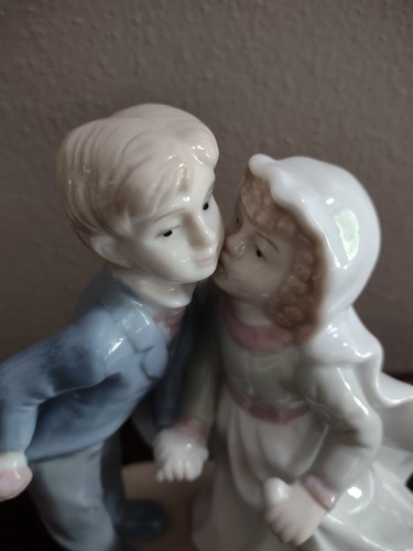 Porcelain Boy /Girl holding hands Figurine Collectible Home Decor Blues/whites - Picture 4 of 12